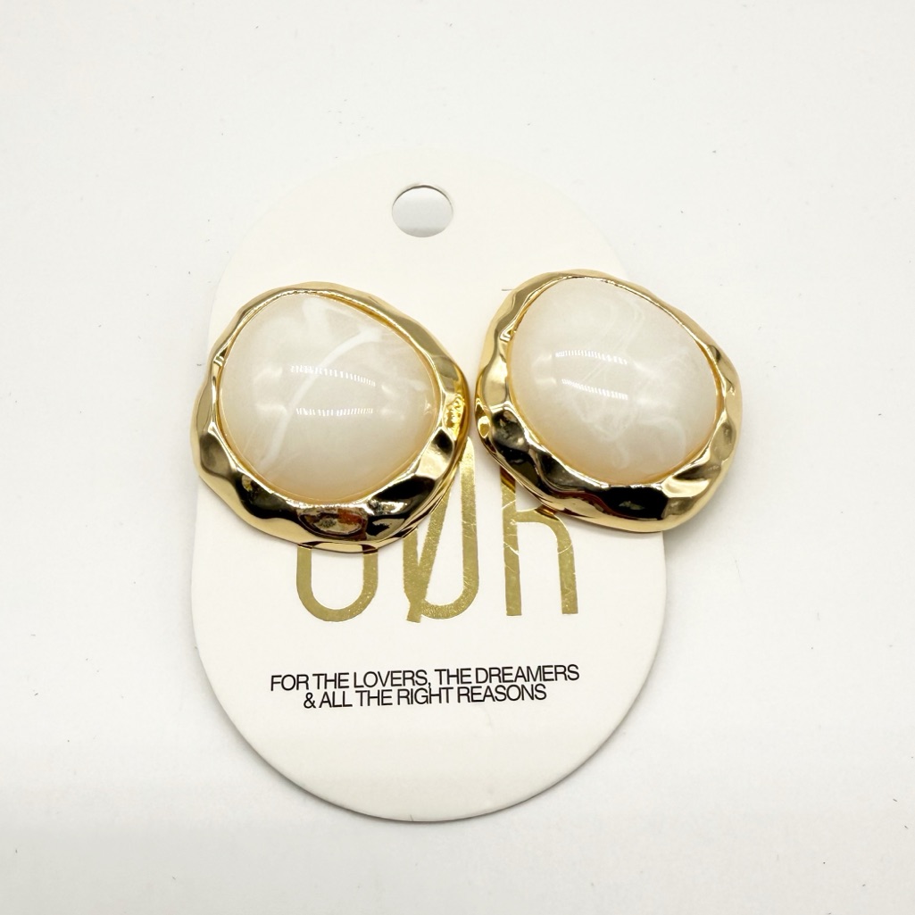 8 Other Reasons Stud Earrings In Gold 35$
